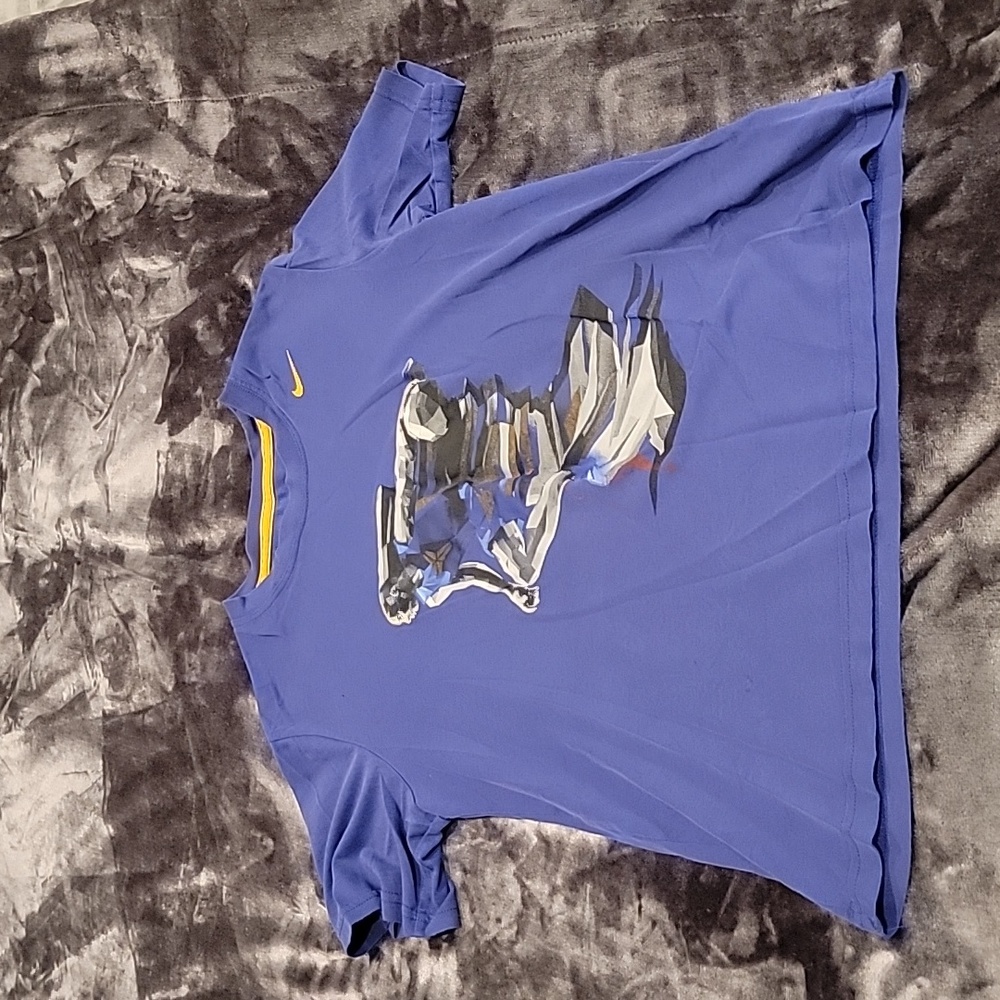 Nike boys shirt
